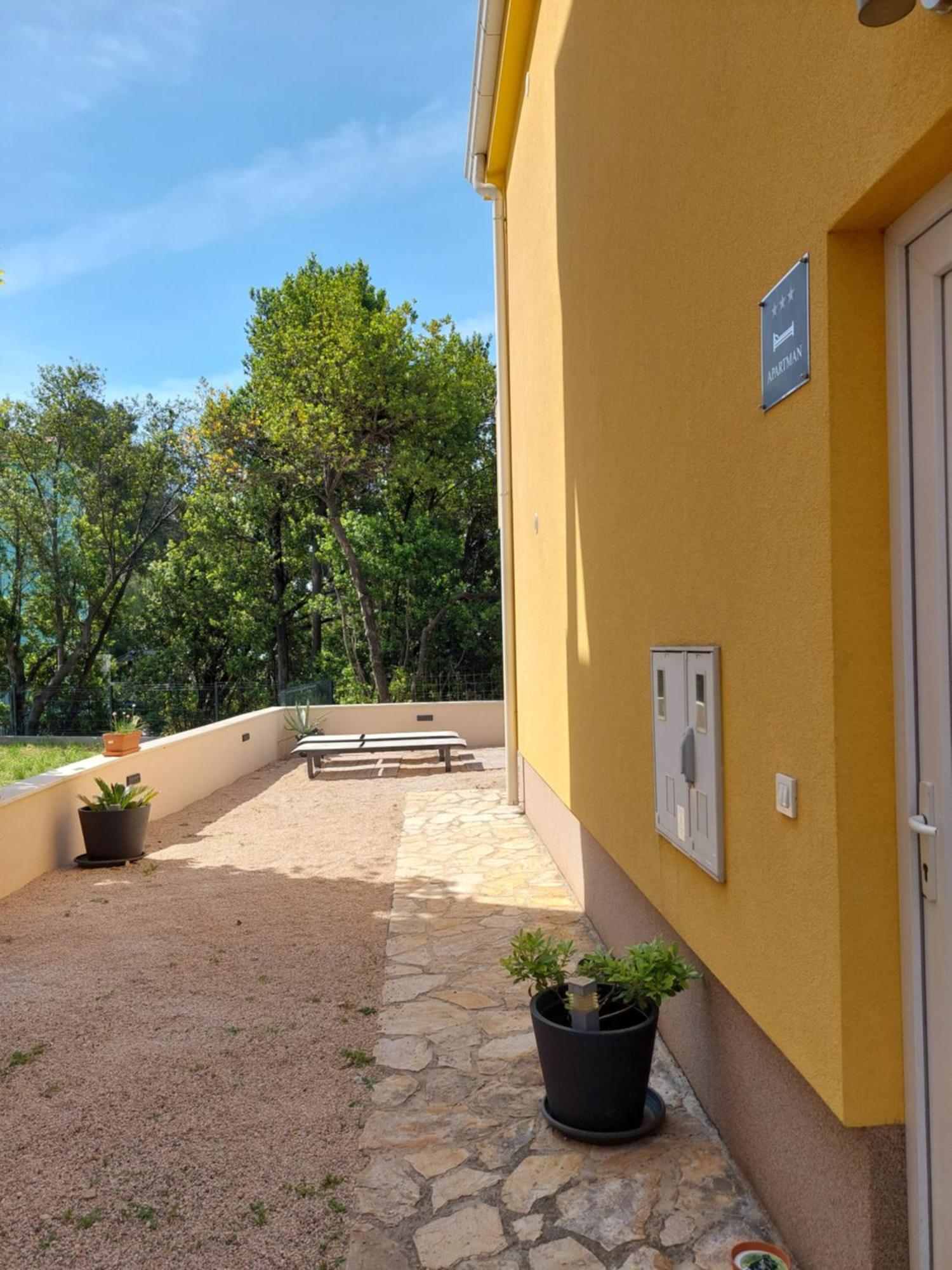 Spacious Apartment Close To The Sea In Split Area Каштела Екстер'єр фото